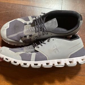 On cloud sneakers size 10